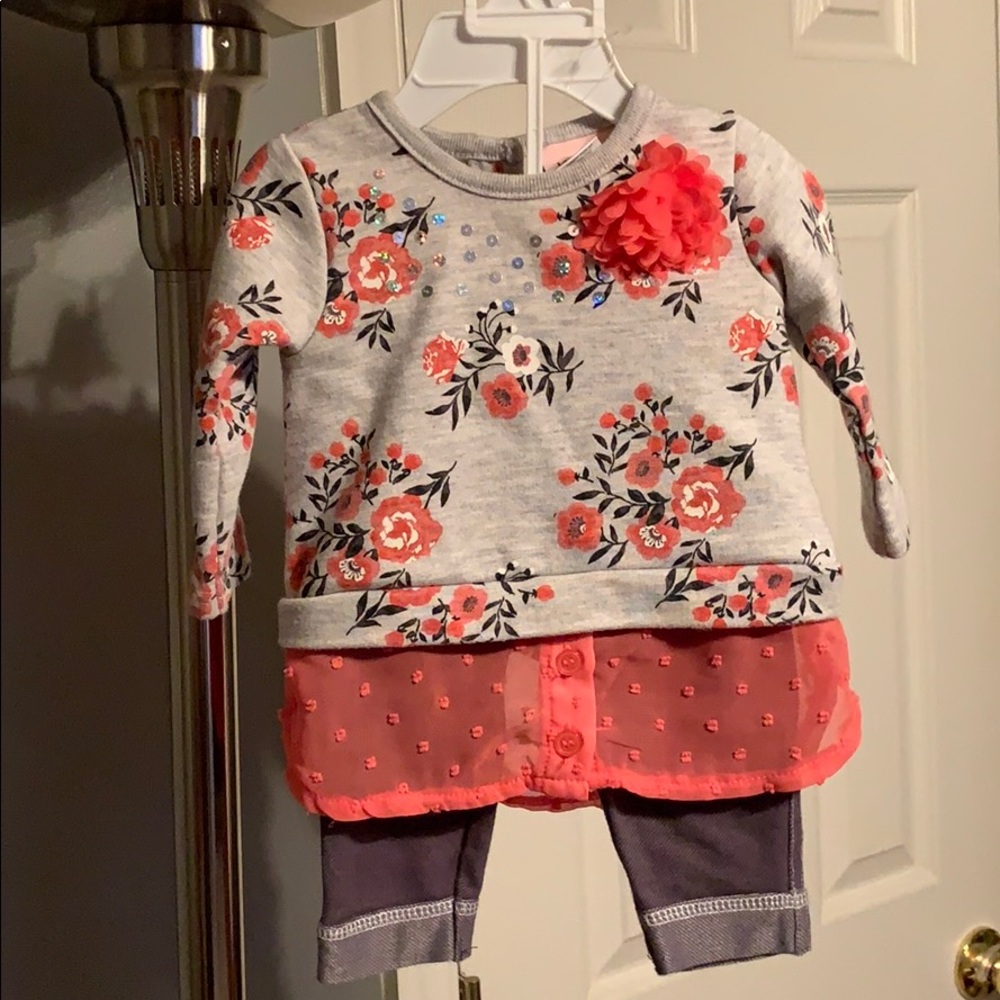 Little less 2pc infant girl set in EUC